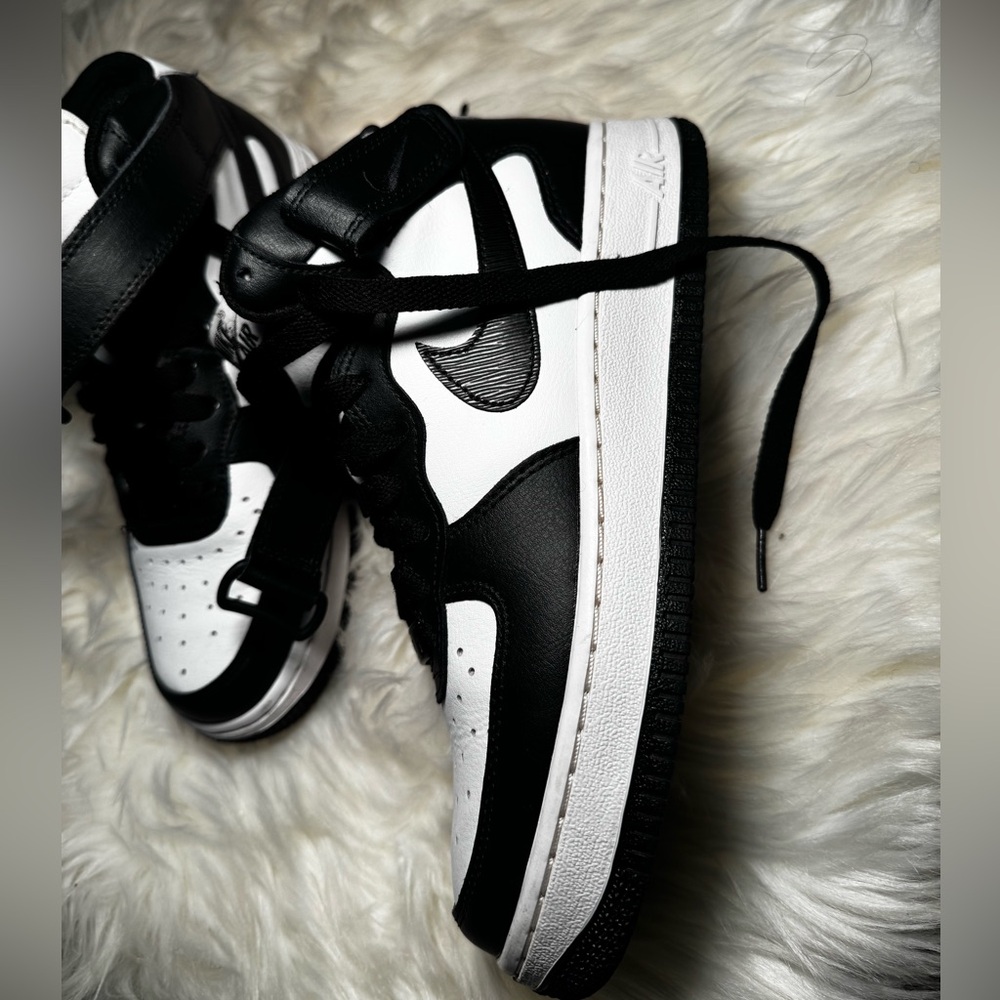 Air Force 1 Mid 'Black White'